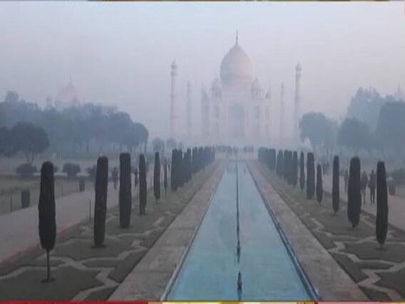 समय से वेतन न मिलने हड़ताल पर बैठे ताजमहल के सफाई कर्मचारी, चारों तरफ फैली गंदगी, पर्यटक परेशान