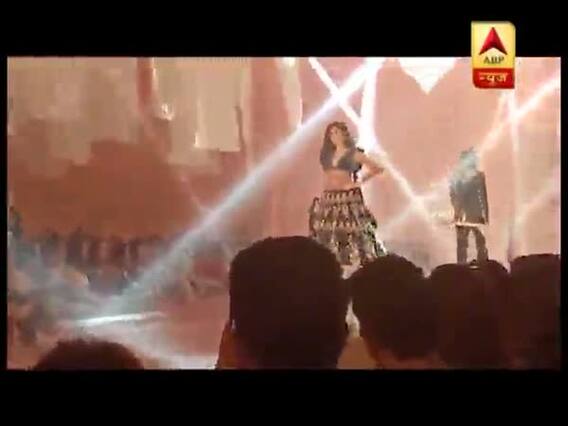 Lakme Fashion Week: कटरीना कैफ ने ब्लैक लहंगे में बिखेरा जलवा 