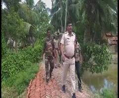 বাসন্তীর নির্দেশখালিতে যুব বনাম তৃণমূলের লড়াই, বোমাবাজি ও মারধরের অভিযোগ