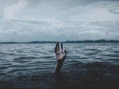 ભાવનગર: રતનપર ગામમાં તળાવમાં ડૂબી જતા પાંચ લોકોના મોત, જુઓ વીડિયો