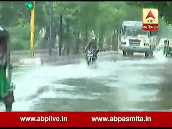 વડોદરામાં મોડી રાતથી પડી રહ્યો છે ધોધમાર વરસાદ, જુઓ વીડિયો