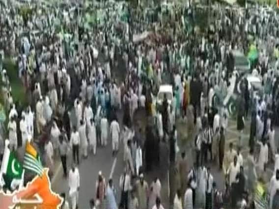 Drowning in debt, Pakistan PM chose to observe 'Kashmir Hour'| Master Stroke 