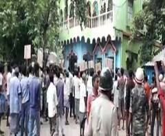 Reporter Stories: পশ্চিম মেদিনীপুরের নারায়ণগড়ে কাটমানি ফেরতের দাবিতে তৃণমূলের অঞ্চল সভাপতির বাড়ি ঘেরাও করে গ্রামবাসীদের বিক্ষোভ