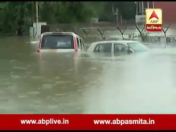 વડોદરા પૂરઃ આખો અમિતનગર વિસ્તાર બોટમાં ફેરવાયો, વાહનો પાણીમાં ડૂબી ગયા, જુઓ વીડિયો