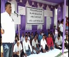 Reporter Stories: শিলিগুড়ির সেন্ট্রাল কলোনির পুজোয় রেলের জায়গা ব্যবহার করা নিয়ে নিষেধাজ্ঞা, ধর্নায় আয়োজকেরা