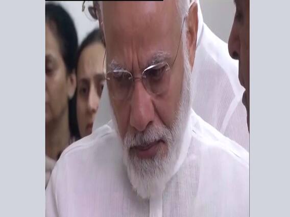 સુષમા સ્વરાજના પુત્રી-પતિને મળ્યા પછી નરેન્દ્ર મોદી રડી પડ્યા, જુઓ વીડિયો