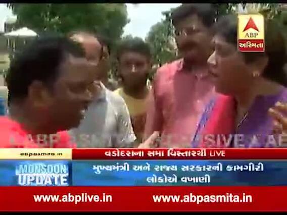 વડોદરા પૂરઃ ત્રણ દિવસ પછી મળવા આવેલા સાંસદ રંજનબેનની લોકોએ શું કરી હાલત? જુઓ વીડિયો