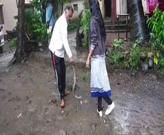 Snake in House | पुण्यात घरात पाण्यापाठोपाठ सापही शिरले, पूरपरिस्थितीमुळे अनेक घरांचं नुकसान | पुणे | ABP Majha 