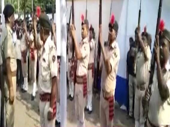 बिहार: पूर्व CM जगन्नाथ मिश्रा का हुआ अंतिम संस्कार, सलामी के दौरान पुलिस की बंदूकों से नहीं चली एक भी गोली