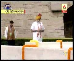 ৭৩তম স্বাধীনতা দিবসে রাজঘাটে গিয়ে মহাত্মা গাঁধীর সমাধিস্থলে শ্রদ্ধা নিবেদন প্রধানমন্ত্রীর