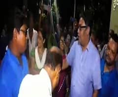 চন্দননগরে দিদিকে বলো কর্মসূচিতে মন্ত্রী ইন্দ্রনীল সেন, চা-মুড়ি-সিঙারা খেতে খেতে জনসংযোগ 