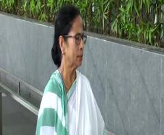 ‘ফারুখ-মেহবুবারা জঙ্গি নন,’, জম্মু-কাশ্মীর পুনর্গঠন বিলের পদ্ধতি নিয়ে প্রশ্ন মমতার