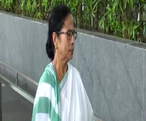 ‘ফারুখ-মেহবুবারা জঙ্গি নন,’, জম্মু-কাশ্মীর পুনর্গঠন বিলের পদ্ধতি নিয়ে প্রশ্ন মমতার