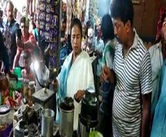 দোকানে ঢুকে নিজেই বানালেন চা, শিশুদের চকোলেট ও মহিলাদের শাড়ি বিলি, দিঘায় জনসংযোগ মুখ্যমন্ত্রীর