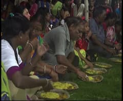 Reporter Stories: 'দিদিকে বলো' কর্মসূচীতে গিয়ে আদিবাসীদের সঙ্গে খিচুড়ি-ভোগ খেলেন কুলটির বিধায়ক উজ্জ্বল চট্টোপাধ্যায়