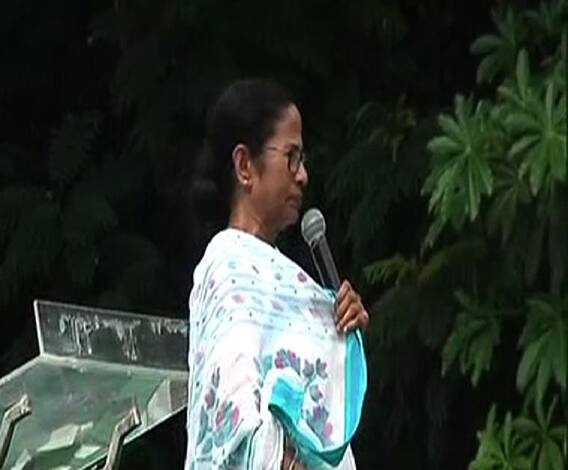 রিজার্ভ ব্যাঙ্কের গচ্ছিত টাকা, সোনা নিয়ে নেওয়া হচ্ছে, তোপ মমতার