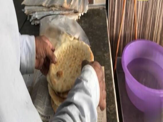 'रोटी-नान' को तरस रहा है पाकिस्तान ! पीएम इमरान खान को बुलानी पड़ी हाईलेवल मीटिंग, देखिए पूरा मामला