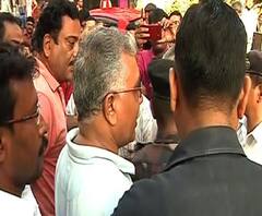 দিলীপ ঘোষের চায়ে পে চর্চা ঘিরে লেকটাউনে ধুন্ধুমার, বিজেপি-তৃণমূল ধস্তাধস্তি