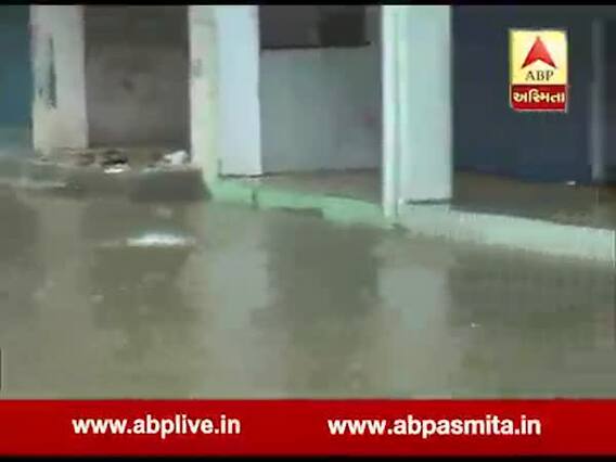 છોટાઉદેપુરમાં ધોધમાર વરસાદઃ શોપિંગ સેન્ટરમાં ભરાયા પાણી, દુકાનો બંધ, જુઓ વીડિયો