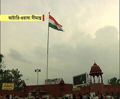 আটারি-ওয়াঘা সীমান্তে বিএসএফ জওয়ানদের হাতে রাখী পরালেন ভারতীয় মহিলারা