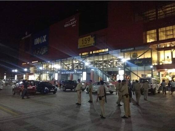 વડોદરાઃ મોલમાં શંકાસ્પદ બેગ મૂકીને જતા રહેલા બે યુવકોની સીસીટીવીને આધારે અટકાયત, જુઓ વીડિયો