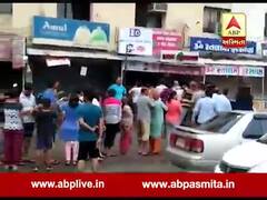 વડોદરા પૂરઃ સવારમાં દૂધ માટે લાગી લાંબઈ લાઇન, જુઓ વીડિયો