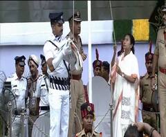 স্বাধীনতা দিবসে রেড রোডে জাতীয় পতাকা উত্তোলন মুখ্যমন্ত্রীর, প্রদান করলেন পদক