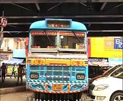 গড়িয়াহাটের মোড়ে বাসের রেষারেষির জেরে দুর্ঘটনা, দুটি কান ছিঁড়ে গেল যাত্রীর