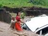 છોટાઉદેપુરઃ પૂરના પાણીમાં કાર સાથે ફસાયું દંપતી, દિલધડક રેસ્ક્યુનો વીડિયો જોઇ ધબકારા વધી જશે