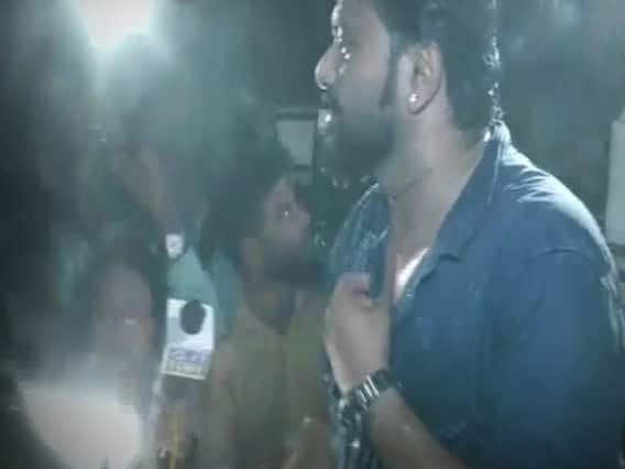 Misbehaviour with Babul Supriyo; is this freedom of expression? | Samvidhan Ki Shapath