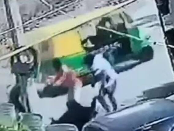 ભાવનગરઃ મહિલા પર થયેલા હુમલાના CCTV ફૂટેજ સામે આવ્યા, જુઓ વીડિયો