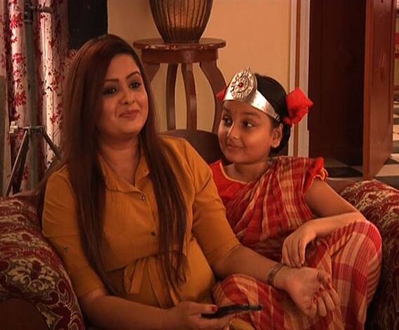 ‘রাণু পেল লটারি’-র সেটে আড্ডা থেকে ‘গোয়েন্দা জুনিয়র’ ছবির টাইটেল ট্র্যাক, বিনোদন দুনিয়ার সব খবর জেনে নিন ‘হয় মা নয় বৌমা’-র থেকে