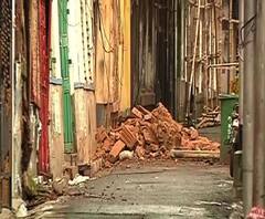 বউবাজারে ফের ভেঙে পড়ল বাড়ির একাংশ, হেলে রয়েছে একাধিক বাড়ি, চিন্তা বাড়িয়েছে বৃষ্টি