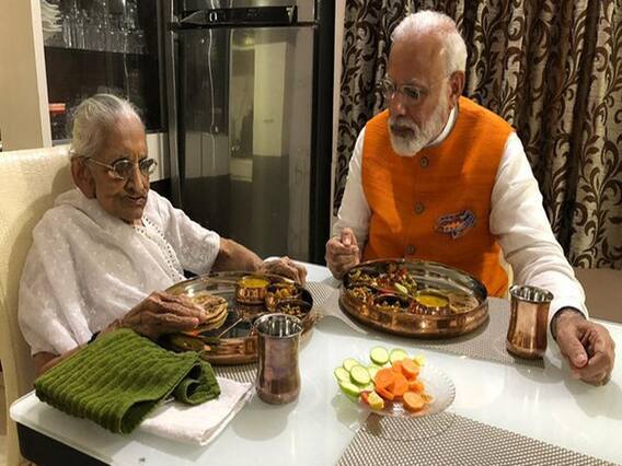 PM Modi Birthday : નરેન્દ્ર મોદીએ માતા હીરાબા સાથે લીધું ભોજન, જુઓ વીડિયો
