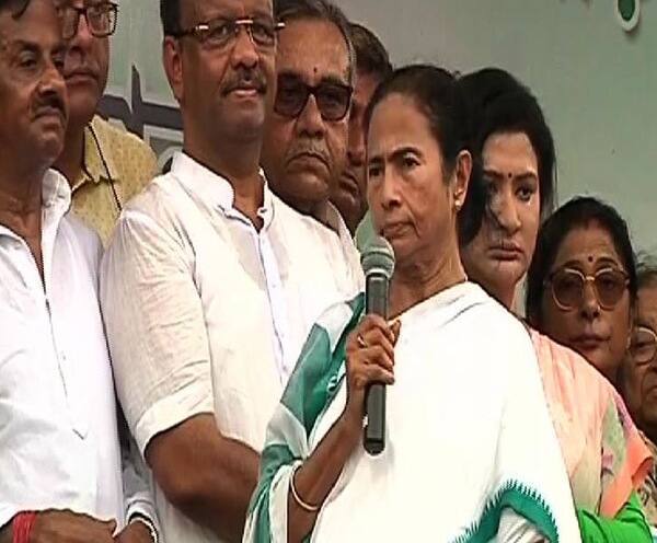 I dont disrespect PM's chair, then why I am targeted: Mamata ‘প্রধানমন্ত্রীর চেয়ারকে অসম্মান করি না, কিন্তু আমাকে কেন অপমান করা হবে’, আক্রমণ মমতার