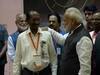 पीएम मोदी ने वैज्ञानिकों से कहा, 'हिम्मत रखिए साथ ही ISRO चीफ की थपथपाई पीठ'
