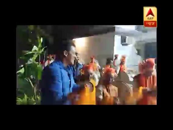 'गणपती बाप्पा' की भक्ति में जमकर नाचे सलमान खान, पहले नहीं देखा होगा उनका ये अनोखा अंदाज़