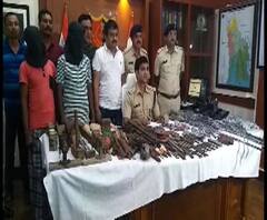 Reporter Stories: জীবনতলায় অস্ত্র খানার হদিশ, উদ্ধার বেআইনি অস্ত্র, গ্রেফতার ২ 