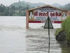 નર્મદા નદીમાં પૂરઃ ગોરા બ્રિજ પર ફરી વળ્યા પાણી, ત્યાગી ઘાટ પર ડૂબ્યો, જુઓ વીડિયો