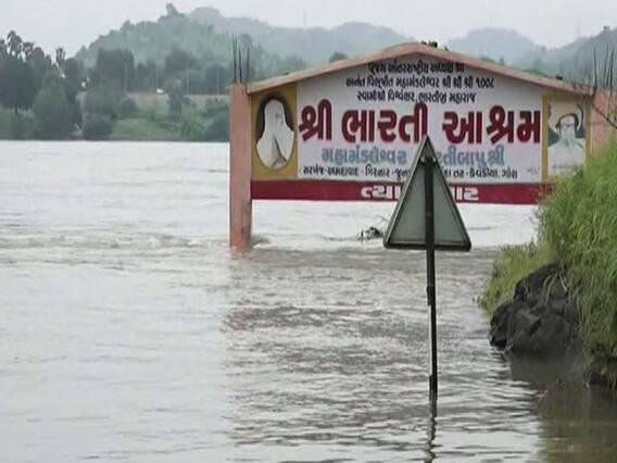 નર્મદા નદીમાં પૂરઃ ગોરા બ્રિજ પર ફરી વળ્યા પાણી, ત્યાગી ઘાટ પર ડૂબ્યો, જુઓ વીડિયો