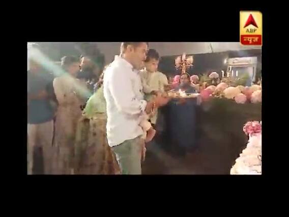 गणेश चतुर्थी पर अर्पिता के घर पहुंचा पूरा 'खान परिवार', सलमान से लेकर सोहेल तक ने की 'बाप्पा' की आर्ती