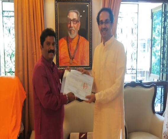 Shivsena Distributes AB Forms | युतीच्या घोषणेआधी शिवसेनेकडून एबी फॉर्मचे वाटप | ABP MAJHA