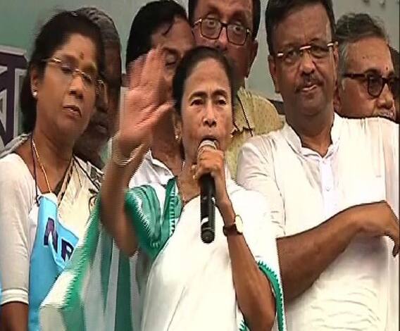 ‘আরেকটা বঙ্গ-ভঙ্গ হতে দেব না, আগুন নিয়ে খেলবেন না’, কেন্দ্রকে হুঁশিয়ারি মমতার