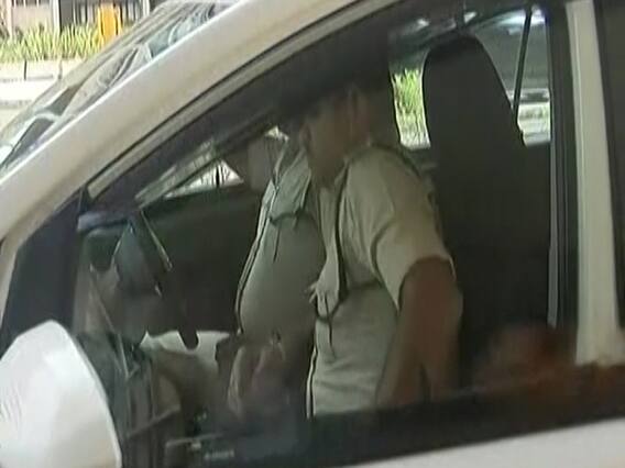 ખૂદ સરકારના અધિકારીઓ જ નથી કરતા ટ્રાફિકના નિયમનું પાલન, જુઓ વીડિયો