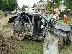 આણંદઃ પૂરપાટ જતી કાર દીવાલ સાથે અથડાતા બેનાં મોત, જુઓ વીડિયો