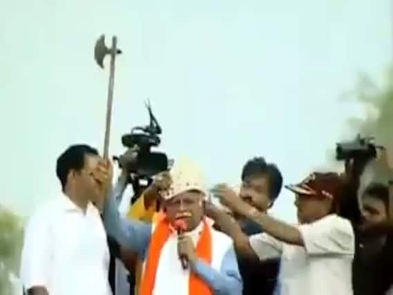 Haryana CM Khattar threatens to chop off aide's head; video viral | Panchnama Full