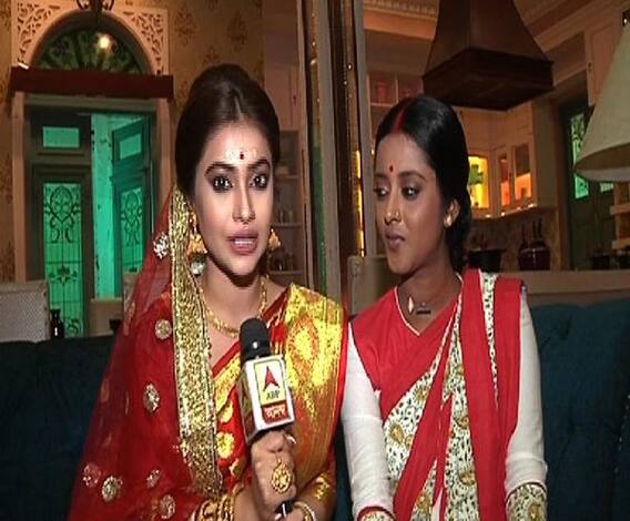 হয় মা নয় বৌমা: পুজো কেমন কাটে? এই প্রশ্ন নিয়েই ত্রিনয়নী-র সেটে এবিপি আনন্দ 