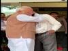 Chandrayaan 2: पीएम से गले मिलकर रो पड़े ISRO के चेयरमैन, मोदी ने बंधाया ढांढस