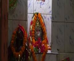 Reporter Stories: কাঁকসার গড়জঙ্গলে শ্যামারূপার মন্দির চত্বরে বহু বছর ধরে হয়ে আসছে দুর্গাপুজো