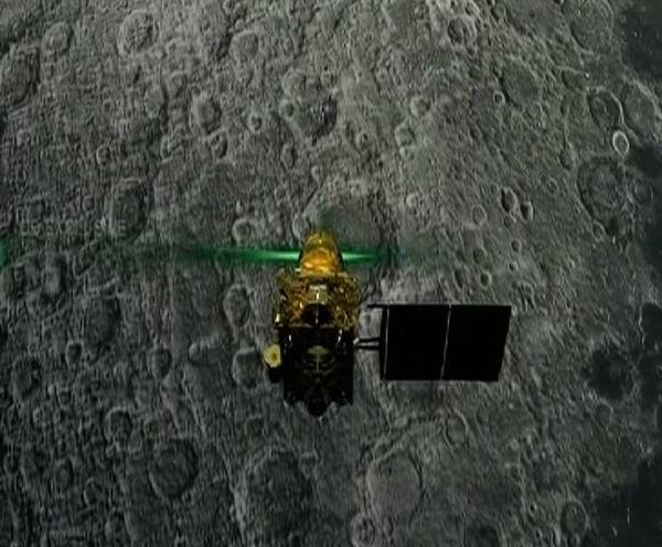 Chandrayaan 2 update - Vikram Lander location found on moon বিক্রম কি অক্ষত? কীভাবে যোগাযোগ সম্ভব? একাধিক সম্ভাবনার কথা জানালেন জ্যোতির্বাজ্ঞানী  সোমক রায়চৌধুরী